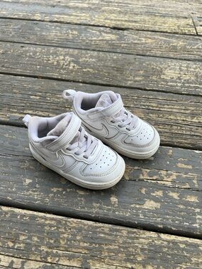 Nike Kids Court Borough Low 2 White Velcro Low-Top Sneakers
